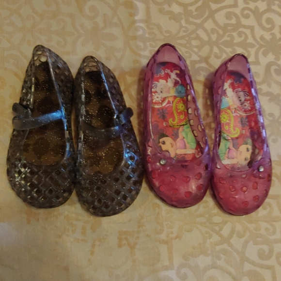 Set of 2 size 7 Jelly Shoes - Picture 2 of 3